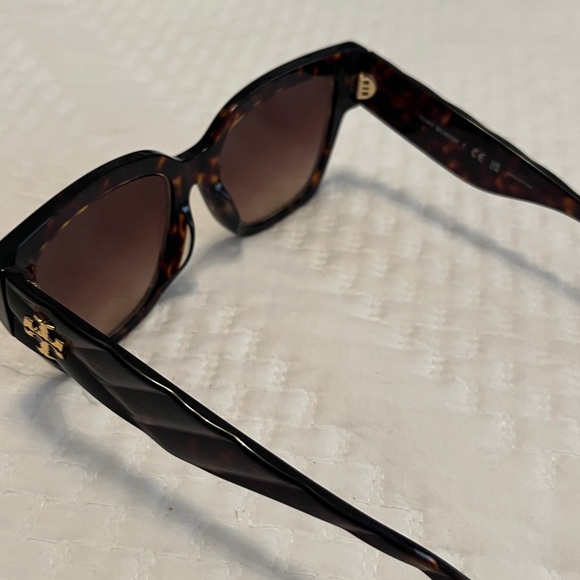 Tory Burch Tortoise Sunglasses with Orange Case - Picture 3 of 4